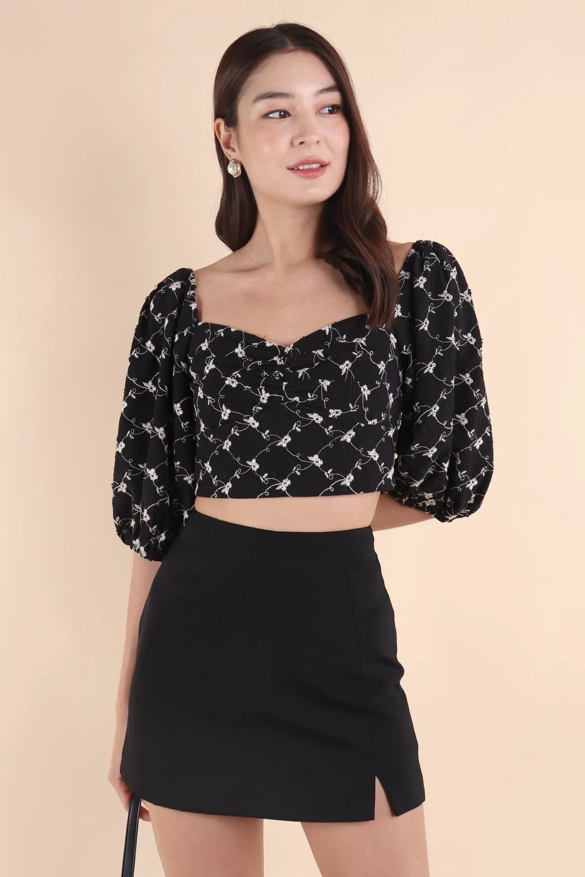 HART SWEETHEART TOP IN BLACK