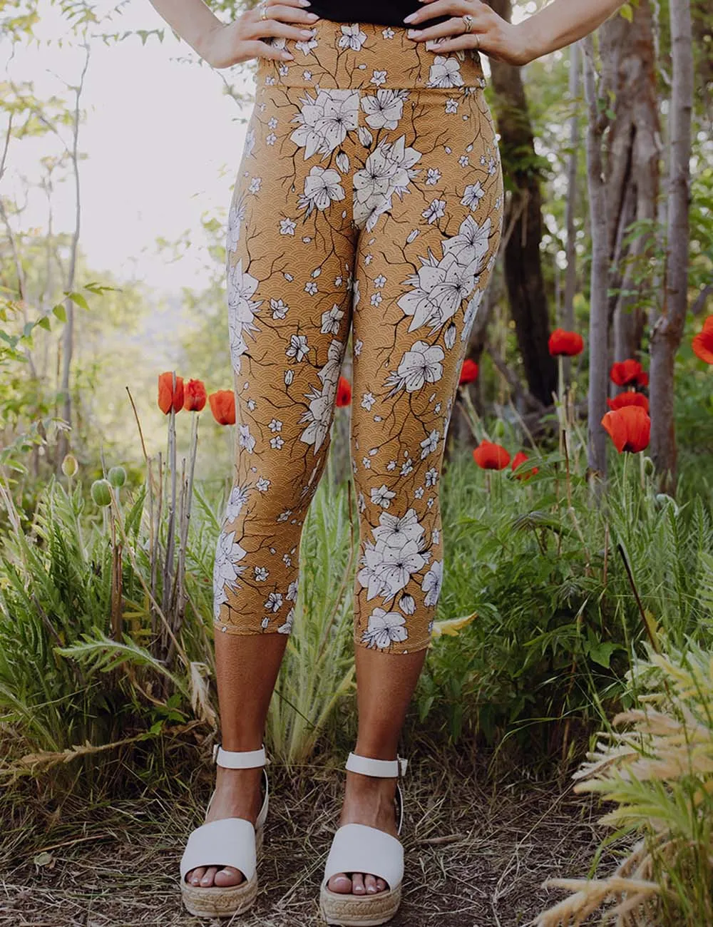 SA Exclusive Field of Floral Capri Leggings